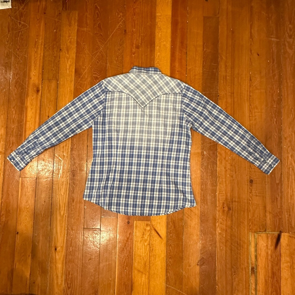 Wrangler blue & white w/ silver sparkle plaid long sleeve snap up shirt. NWT - Picture 3 of 7